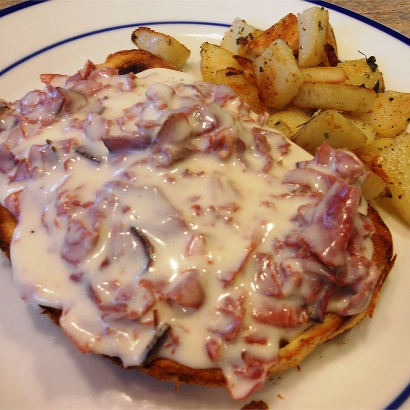 creamed chipped beef on toast 01.jpg